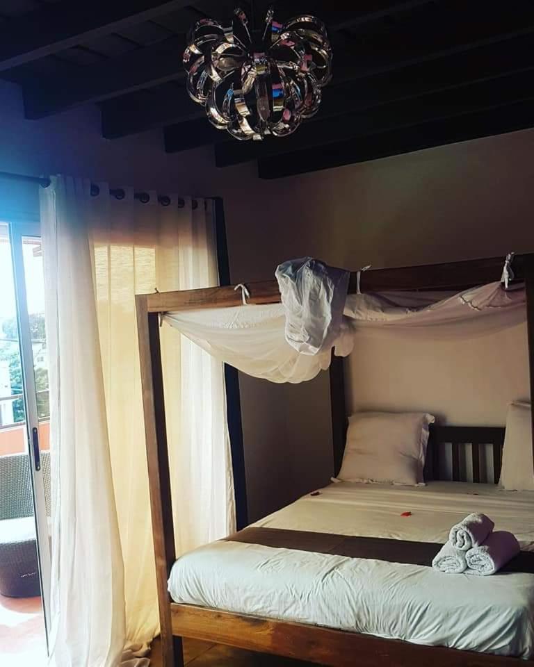 Hotel La Casa Di Luna Антананариву Экстерьер фото