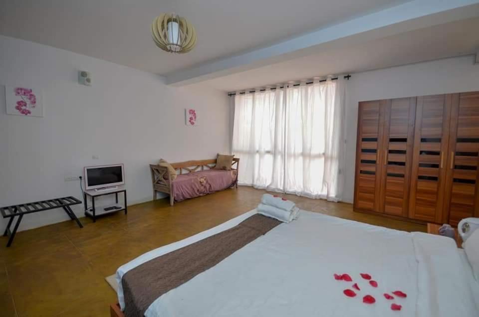 Hotel La Casa Di Luna Антананариву Экстерьер фото